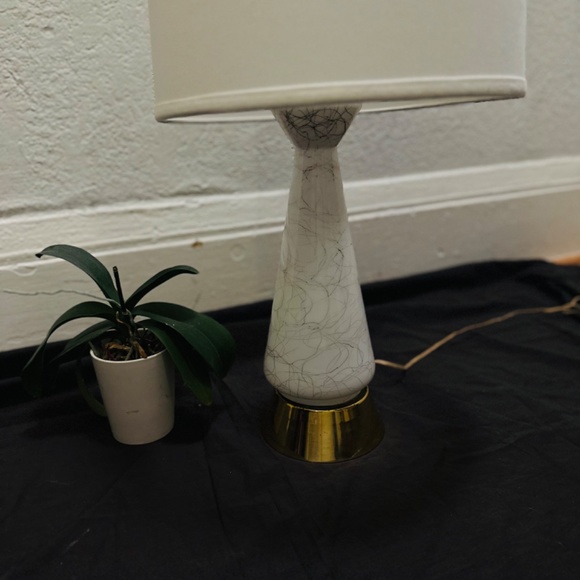 Midcentury Atomic Table Lamp Gold leaf and white. - Picture 4 of 4